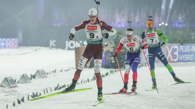 Latvijas olimpietis - Militārās Policijas dižkareivis, biatlonists Andrejs Rastorgujevs slēpo sacensībās