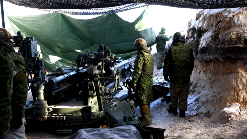 Kanādas karavīri ierakumos