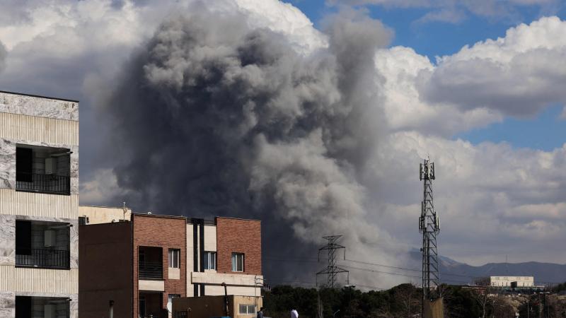 Dūmi no Teherānes pēc raķešu šāviņa