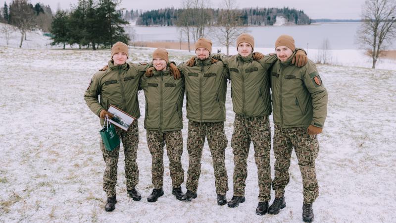 VAD karavīri izlaidumā