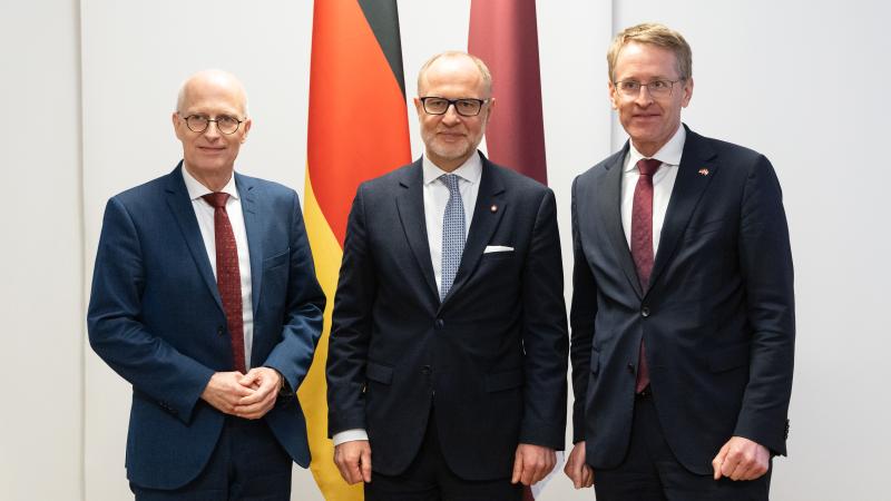 Aizsardzības ministrs ar pārstāvjiem no Vācijas