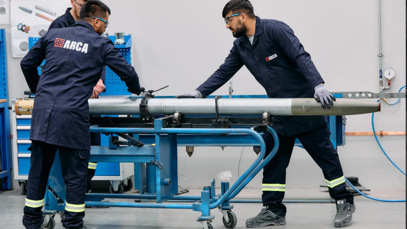 122 milimetru artilērijas raķešu ražotne vienā no "ARCA" grupas uzņēmumiem Turcijā