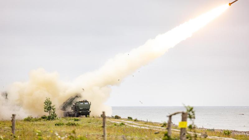 Igaunijas bruņoto spēku kaujas šaušanas mācības ar "HIMARS" sistēmām Sāremā salā