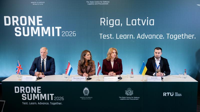 Preses konference Dronu samitā