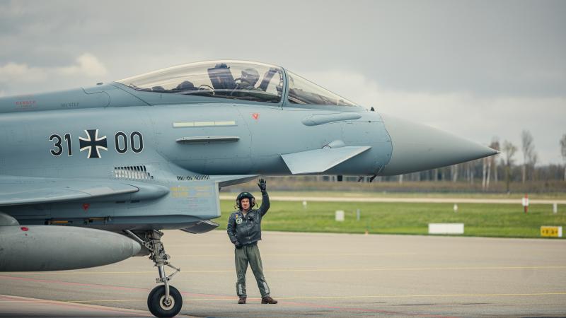Vācijas Gaisa spēku iznīcinātājs "Eurofighter" Lielvārdes militārajā aviācijas bāzē