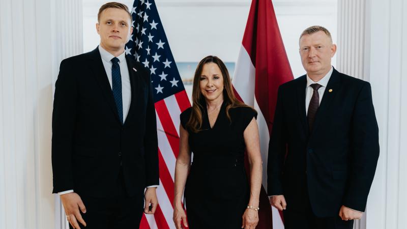 Aizsardzības ministrs Raivis Melnis un iekšlietu ministrs Jānis Dombrava tiekas ar Amerikas Savienoto Valstu vēstnieci Latvijā Melisu Ardžirosu (Melissa Argyros)