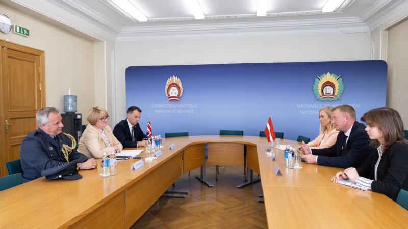 Ministra un vēstnieces tikšanās