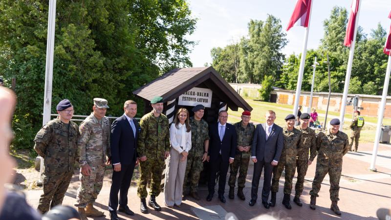 Valkā un Valgā svinīgā ceremonijā  Vācijas un Nīderlandes korpuss (1 German-Netherlands Corps – 1GNC) oficiāli pārņem taktiskso komandvadību pār NATO sauszemes spēkiem Latvijā un Igaunijā