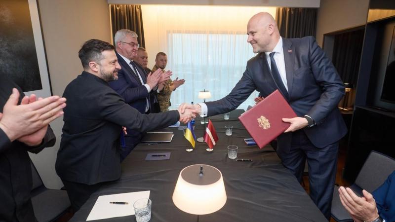 Zelenskis un Kulbergs paraksta vienošanos