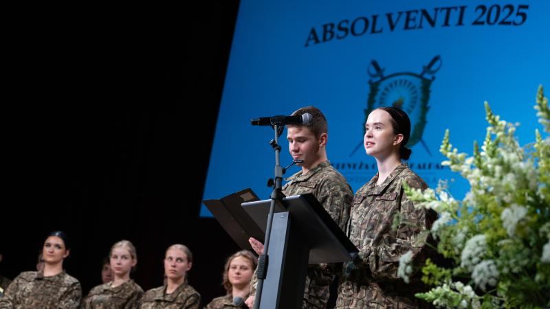Sandija Kalpaka skolas izlaidumā uzrunājot klātesošos