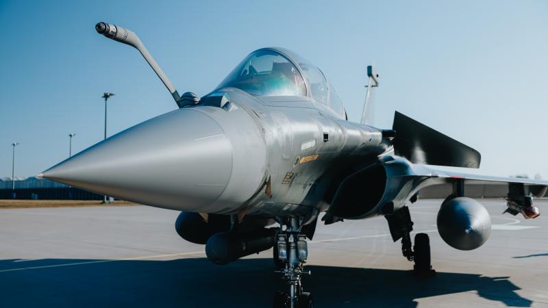 Francijas Gaisa spēku iznīcinātājs "Rafale" aviācijas bāzē "Lielvārde"