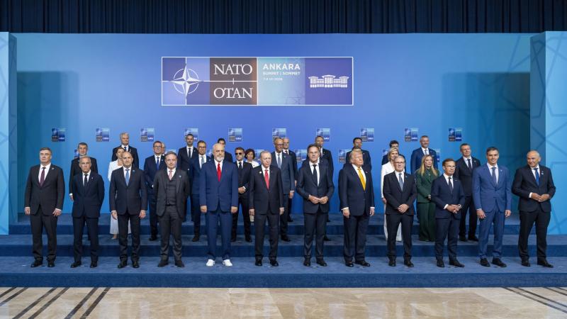 NATO dalībvalstu vadītāju kopbilde samitā Ankarā