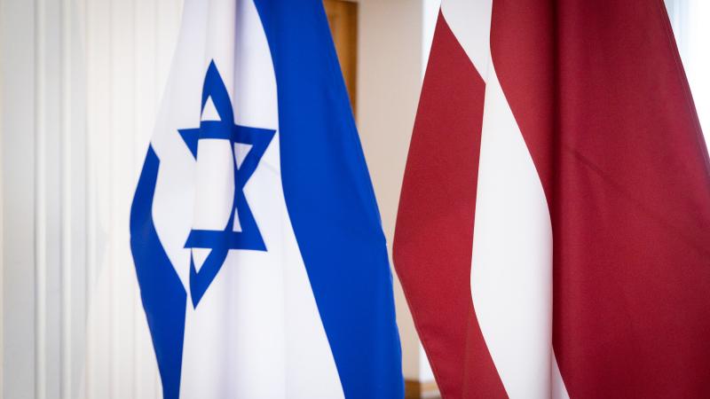 Latvijas un Izraēlas karogi