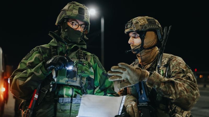 Latvijas un Zviedrijas zemessargi RĪgā kopīgi trenējas visaptverošas valsts aizsardzības "Namejs 2026"  vingrinājumā