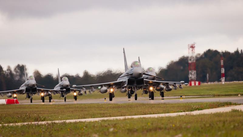 Vācijas Gaisa spēku iznīcinātāji "Eurofighter" ierodas NBS Aviācijas bāzē "Lielvārde"