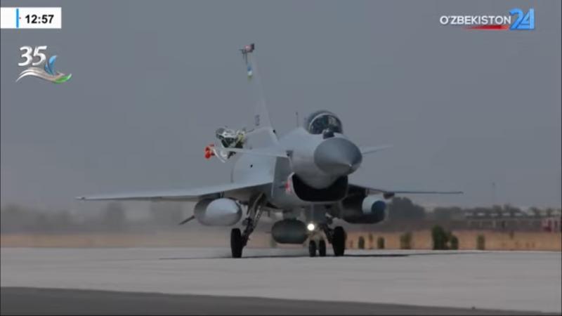 Uzbekistānas Gaisa spēku iznīcinātājs J-10CE