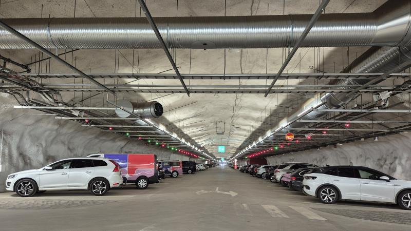 Oulu pazemes komplekss “Kivisydän”, kas ikdienā tiek izmantots kā autostāvvieta, bet nepieciešamības gadījumā var kalpot kā civilās aizsardzības patvertne
