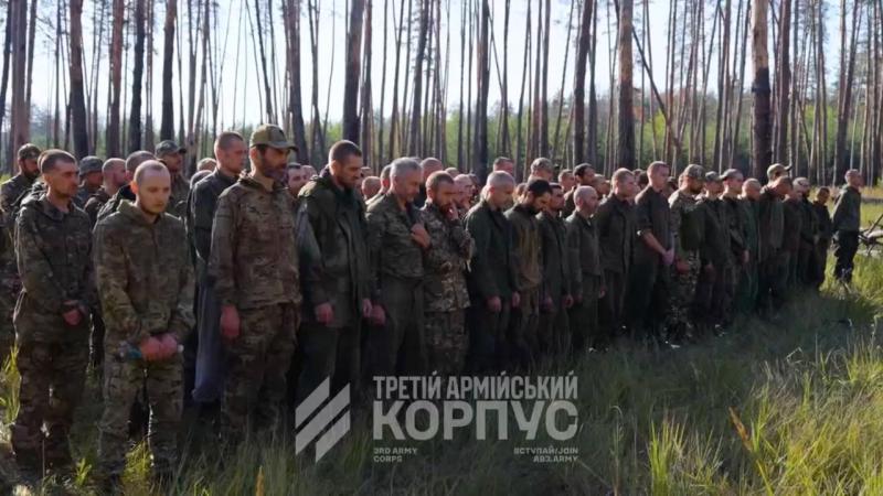 Krievijas karavīri , kas padevušīes Ukrainas gūstā