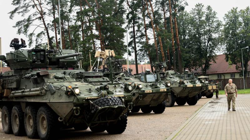 ASV armijas “Stryker” bruņumašīnas pretdronu spēju demonstrācijā “Project Flytrap 4.0”