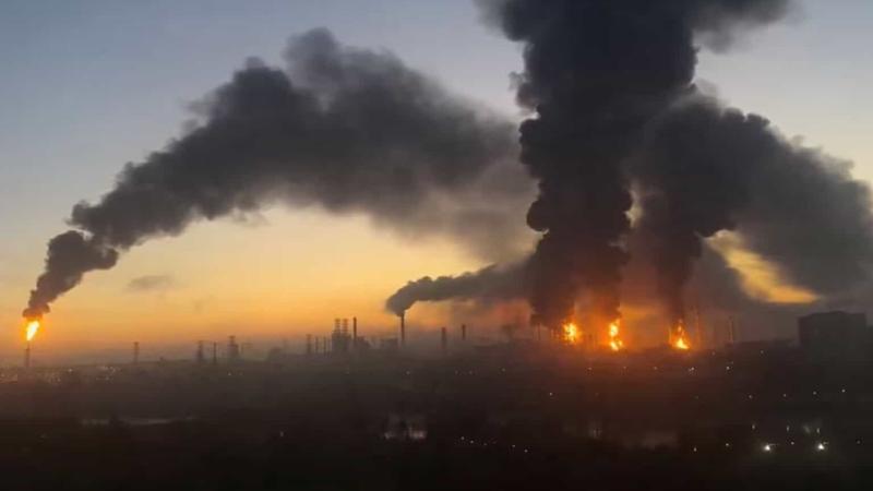 Ukrainas bruņoto spēku uzbrukums krievijas Kapotņas naftas pārstrādes rūpnīcai