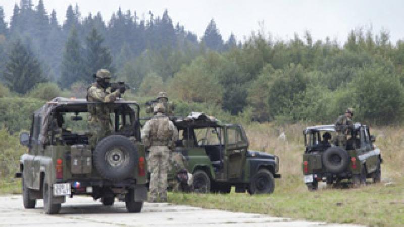 mācības Ample Strike 2014