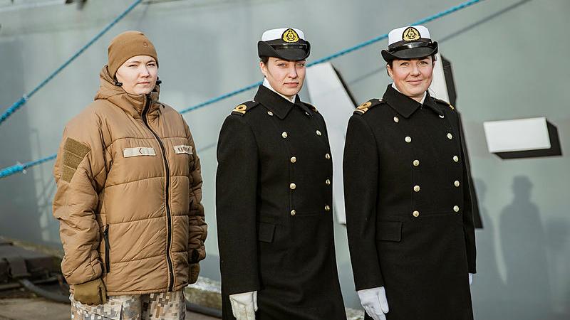Jūras spēki, sievietes armijā