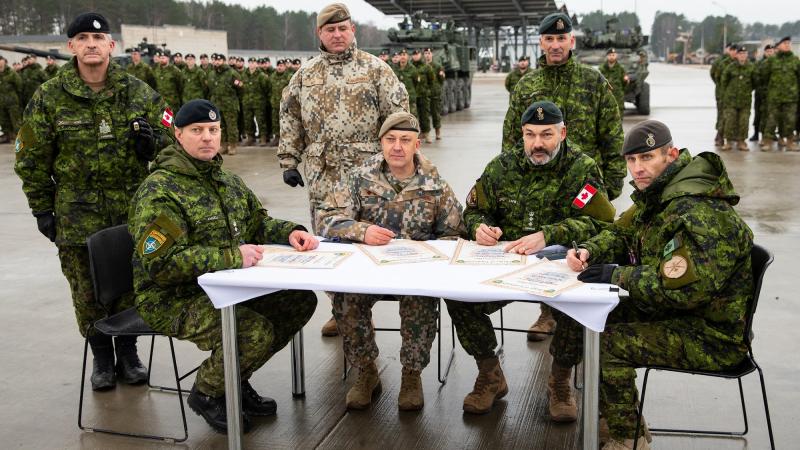 EfP komandieru nomaiņa