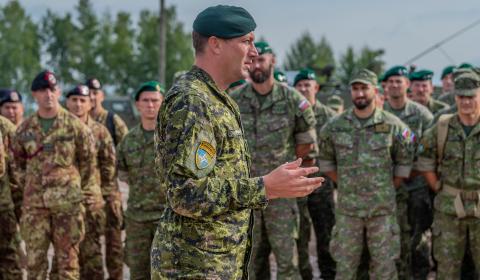 Pulkvežleitnants Džons Bensons 