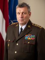 NBS komandieris ģenerālleitnants Leonīds Kalniņš